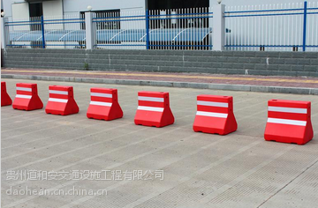 交通設(shè)施 現(xiàn)代都市的動(dòng)脈與紐帶